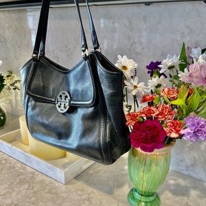 AUTHENTIC Tory Burch Amanda Logo Black Purse